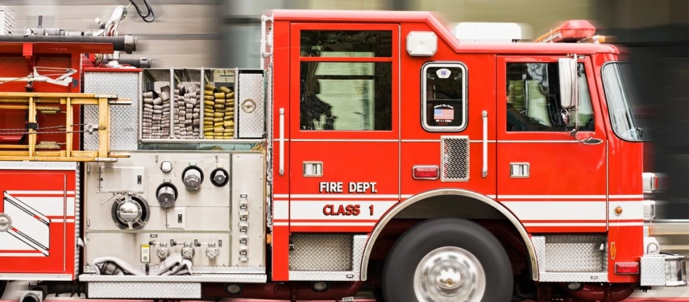 Καναδάς: Καίγεται ένα ολόκληρο χωριό - Στις φλόγες κτίρια και περιουσίες (βίντεο)